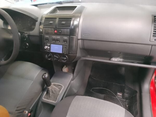 Polo Hatch 1.6 gas 2002 - Imagem 6